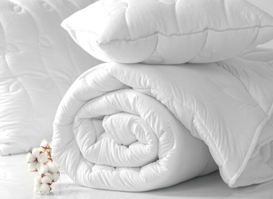 Arbemu-two-pillows-folded-blanket-Turkey, Türkei,Turquie