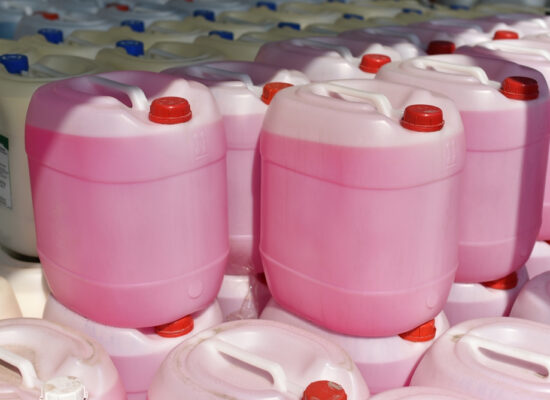 Arbemu, bulk packaging - stacked-plastic-jerrycans-pink-liquid - supplier, manufacturer, in Turkey, Turkei, Turquie
