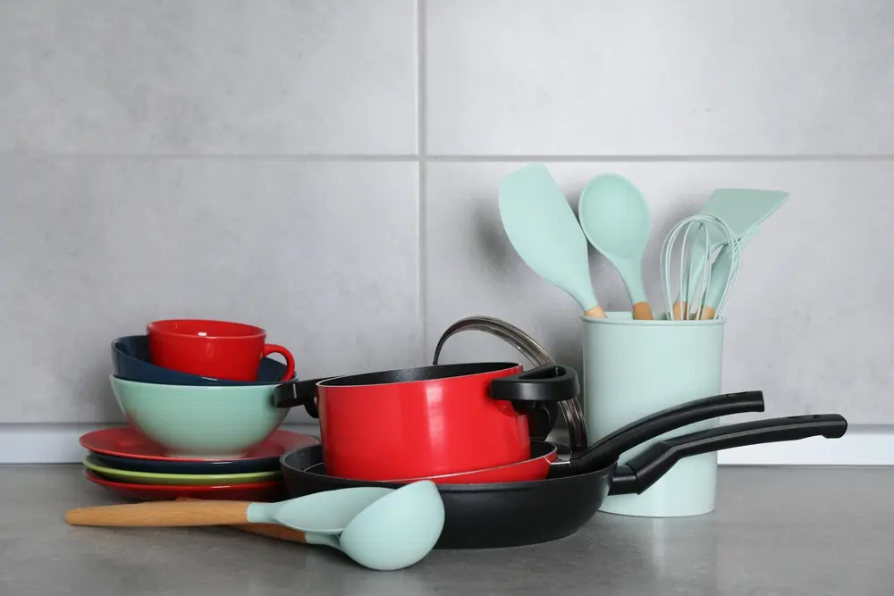 Arbemu-kitchen-equipment-set-cooking-utensils-cookware-on-grey-supplier-manufacturer-in-Turkey-Turkei-Turquie